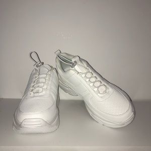 PRETTY LITTLE THING: white chunky sneaker